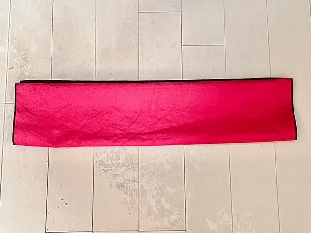 風呂敷を２回折る（撮影：grapeライフハック編集部）