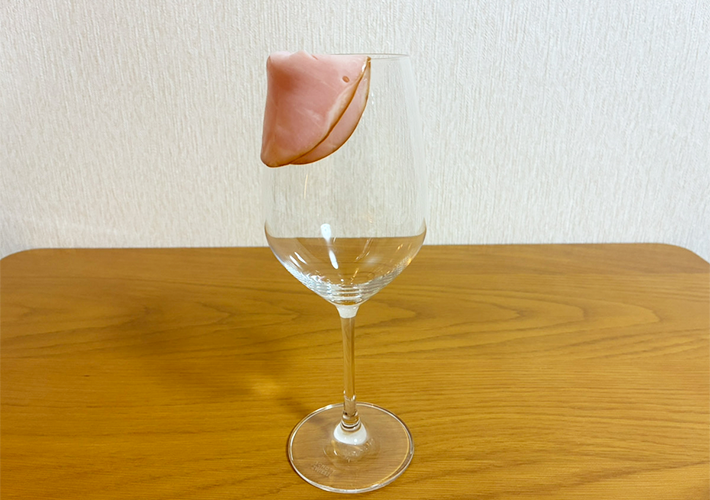 ハムで作る薔薇の写真（撮影：grapeライフハック編集部）