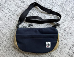 「リュックみたいに大きくなくて荷物が入るバッグがいい！」　『チャムス』のミニショルダーが「最適解だった！