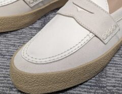 「もう革靴には戻れない…」「軽くて足が疲れない」ジャケットにも合わせやすい『きれい目スニーカー』で通勤をもっと快適に！