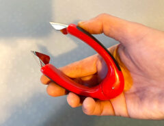 面倒ないちごのヘタ取り　秒で取る方法に「めっちゃ快適！」「早速買う」