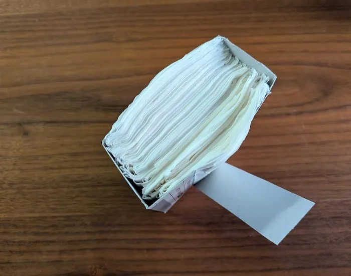 箱に入ったティッシュ（撮影：grapeライフハック編集部）