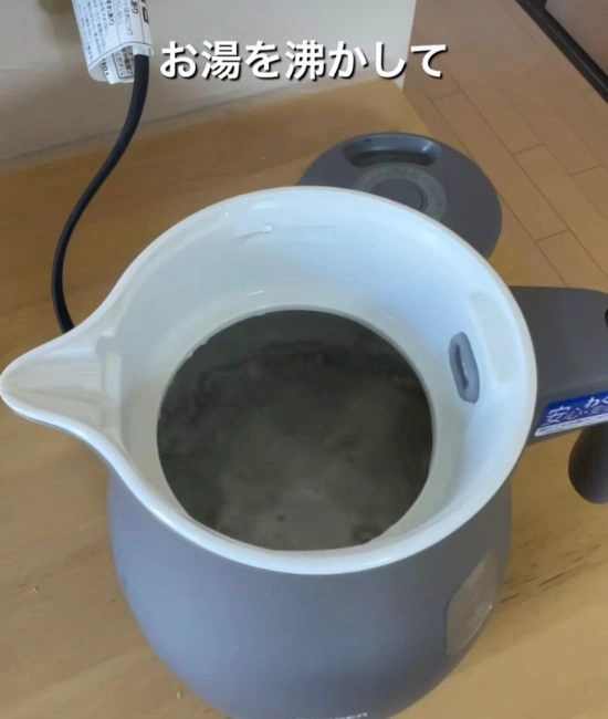 お湯を沸かす様子