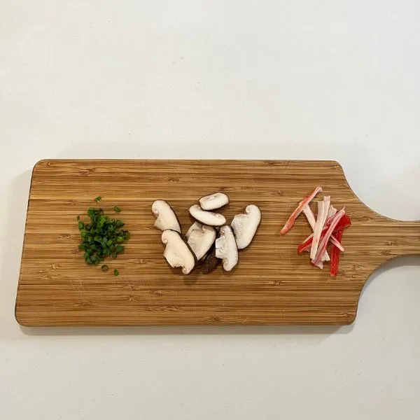 カットした具材（撮影：grapeフード編集部）