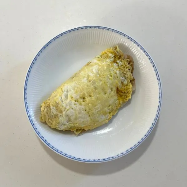 加熱後のチーズオムそば（撮影：grapeフード編集部）