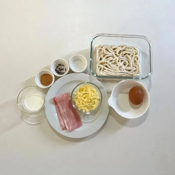 レンチンカルボうどんの材料の写真（撮影：grapeフード編集部）