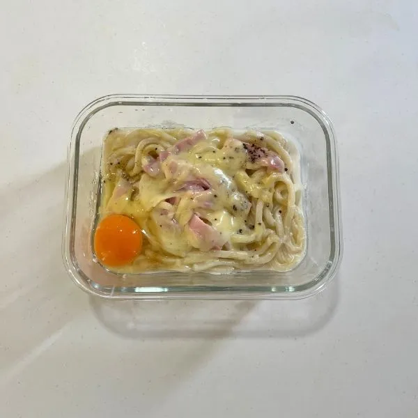 加熱後に卵を割り入れた写真（撮影：grapeフード編集部）