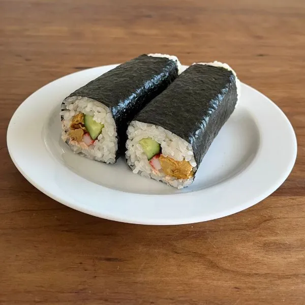 カットした太巻き（撮影：grape編集部）