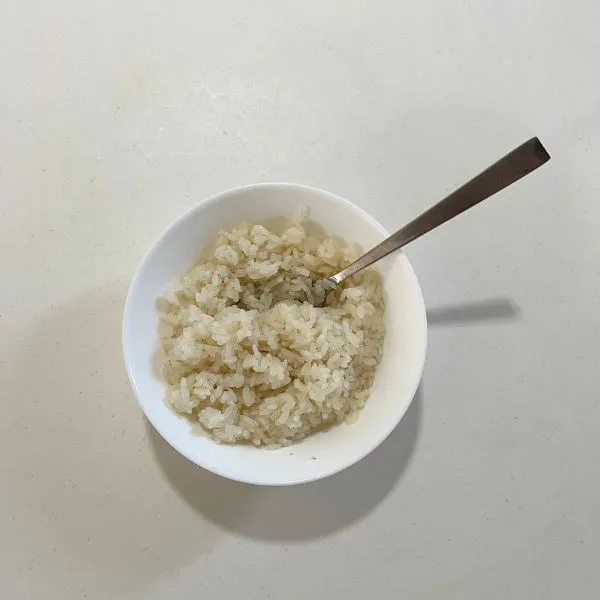 茶碗に入った酢飯（撮影：grape編集部）