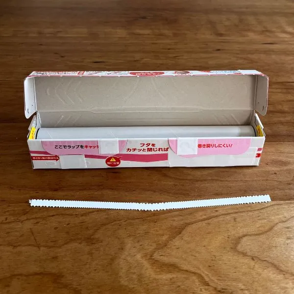 刃を取り除いたラップの箱（撮影：grape編集部）
