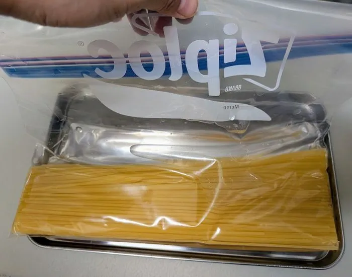 水を吸ったパスタ（撮影：grapeフード編集部）