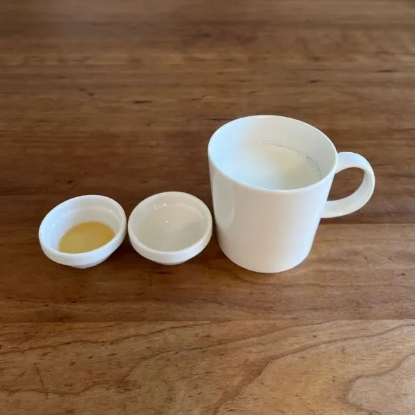 ホットミルクとごま油と塩（撮影：grapeフード編集部）