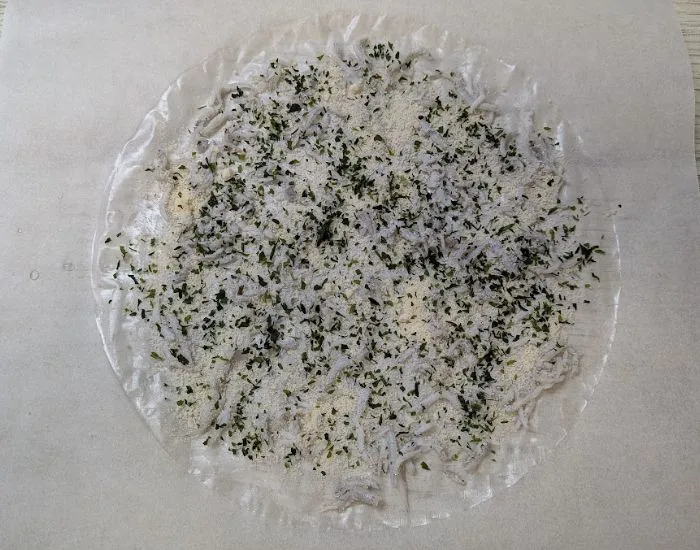 青のりをかけている様子（撮影：grapeフード編集部）