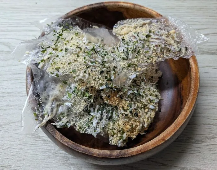 完成したパリッパリしらすチーズ（撮影：grapeフード編集部）