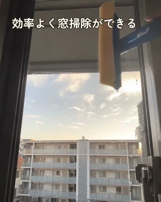 水を拭き取っている様子