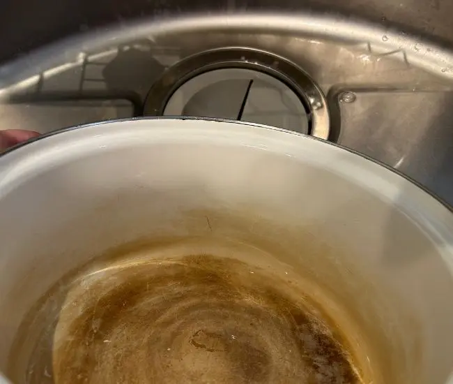 洗い終えた鍋（撮影：grapeライフハック編集部）