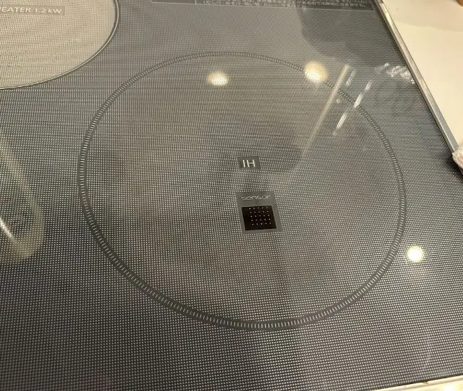 掃除後のIHコンロ（撮影：grapeライフハック編集部）