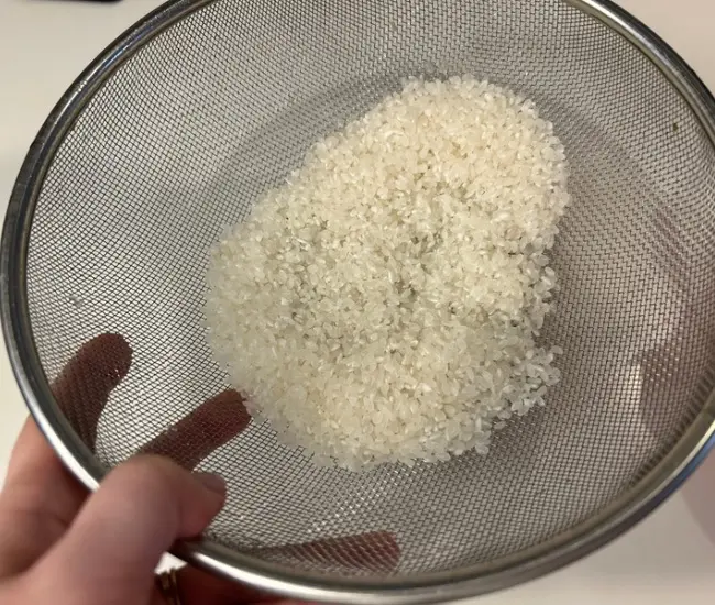 米を研ぐ様子（撮影：grapeフード編集部）