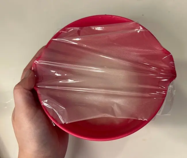 ラップをかけた様子（撮影：grapeフード編集部）