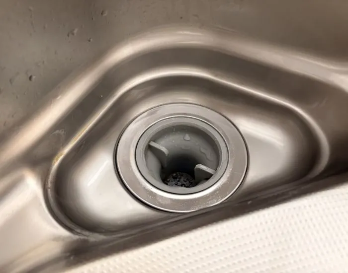 掃除後の排水口（撮影：grapeライフハック編集部）
