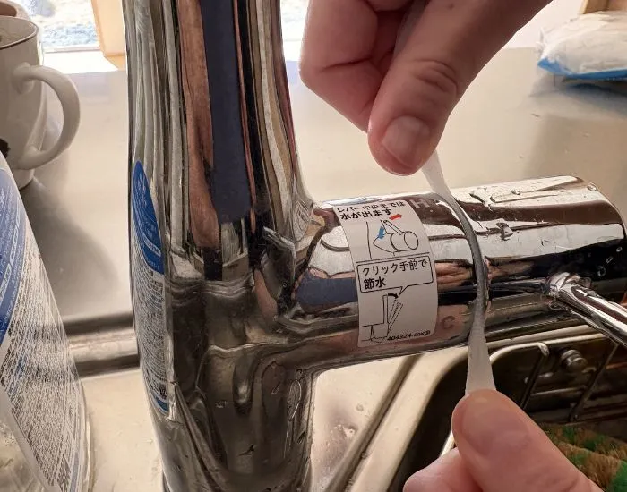 溝を掃除している様子（撮影：grapeライフハック編集部）