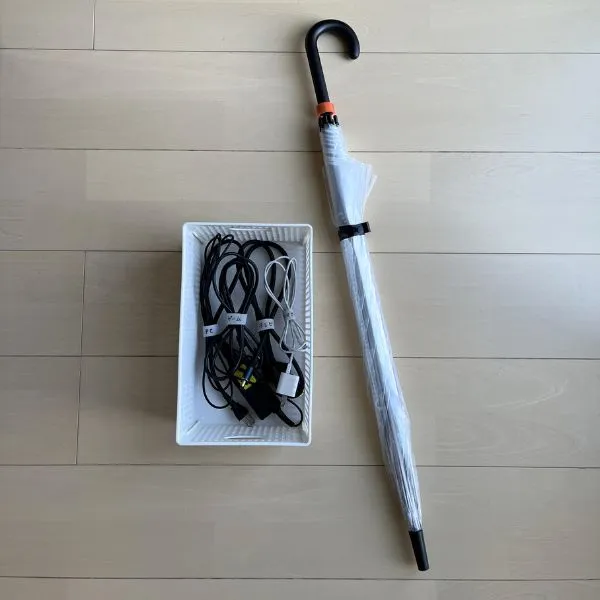 結束テープでケーブルを整理した様子（撮影：grapeライフハック編集部）