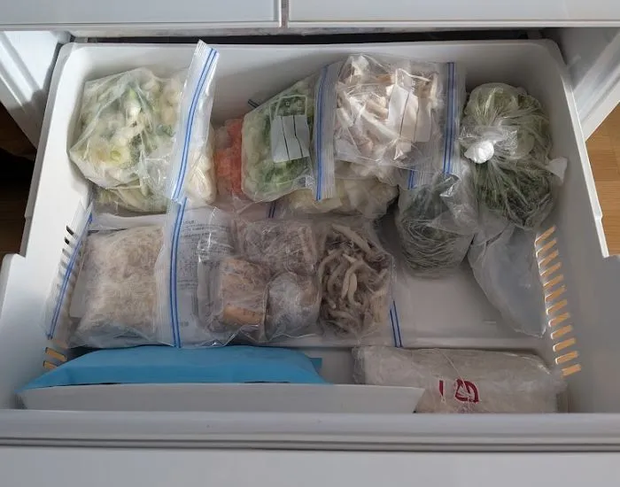 整理前の冷凍庫（撮影：grapeライフハック編集部）