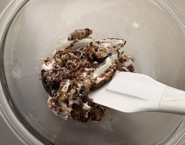 混ぜる様子（撮影：grapeフード編集部）