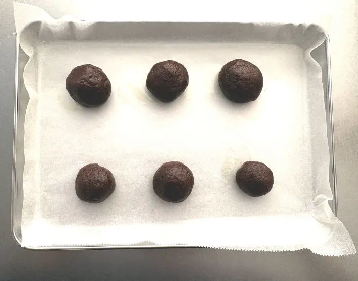 丸めた様子（撮影：grapeフード編集部）