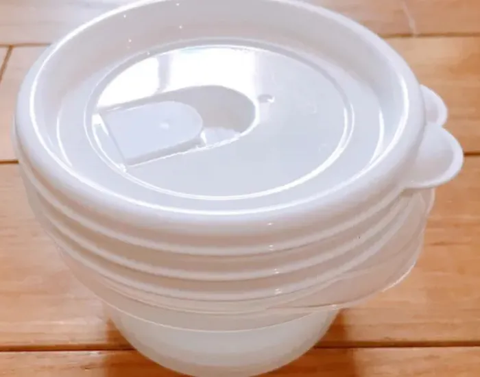 積み重ねられた保存容器