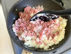 『貝印』でおなじみのシリコーンスプーンが？　一味違う使い心地に「すでに3本持ってる」「カレーの色移りしない」