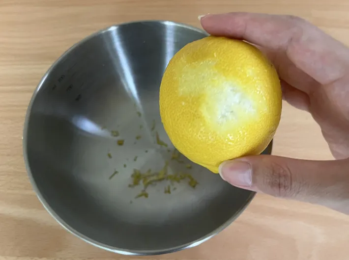 削ったレモンの写真（撮影：grapeフード編集部）