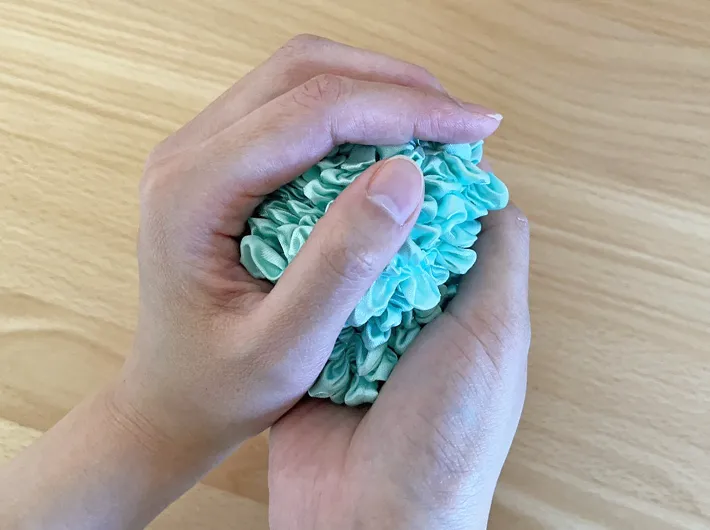 丸めたエコバッグの写真（撮影：grapeライフハック編集部）