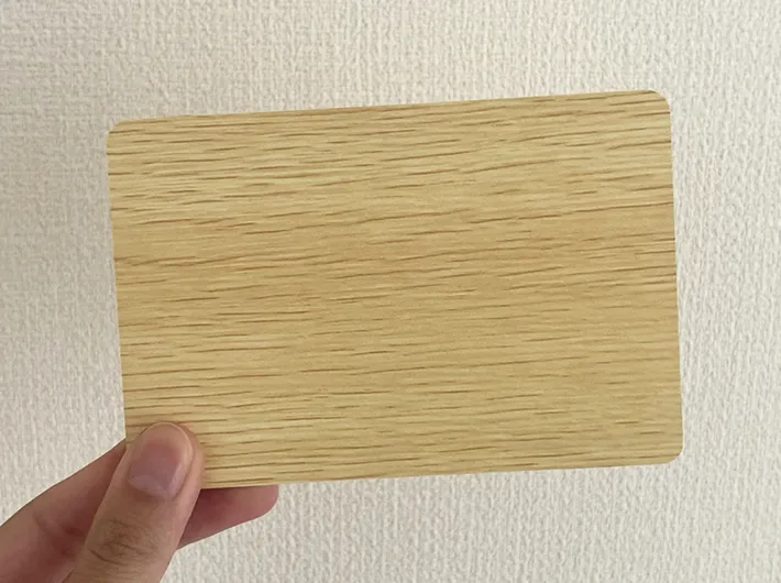 ダイソー『木目調ホワイトボード』の写真（撮影：grapeライフハック編集部）