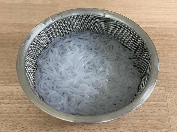 アク抜きしたしらたきの写真（撮影：grapeフード編集部）