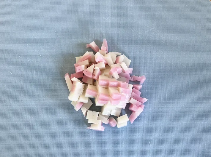 刻んだカマボコの写真（撮影：grapeフード編集部）