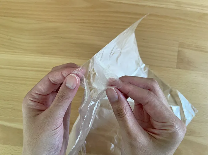 口が空いたポリ袋の写真（撮影：grapeライフハック編集部）
