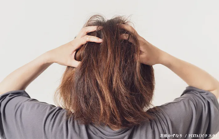 怒りでショックを受けている人の写真