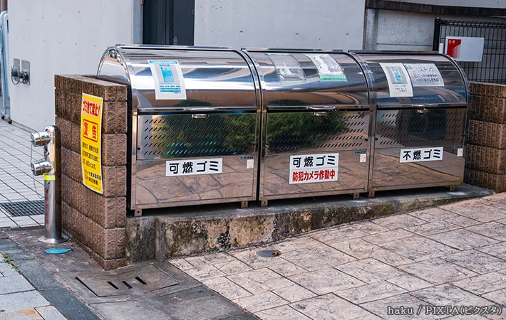 住民が使用する分別ゴミ出し場の写真