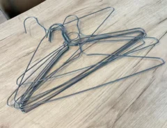 『針金ハンガー』の写真（撮影：キジカク）