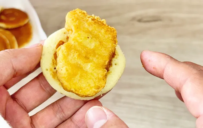 『パンケーキナゲット』を作る写真（撮影：キジカク）