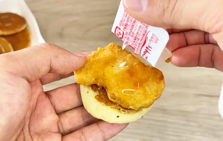 『パンケーキナゲット』を作る写真（撮影：キジカク）