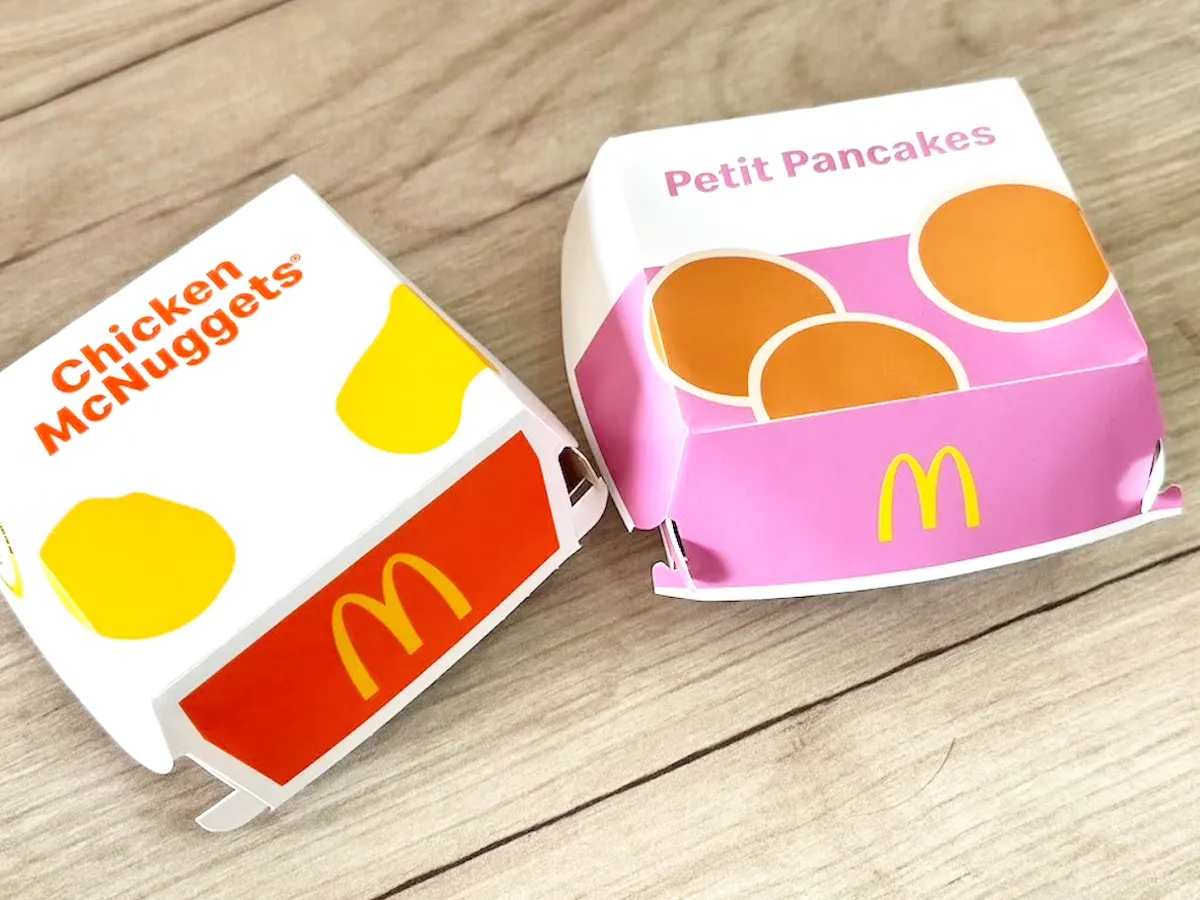 『プチパンケーキとチキンマックナゲット』の写真（撮影：キジカク）