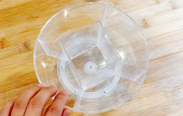 『ダイソー 回転できる透明収納ケース』の写真（撮影：キジカク）