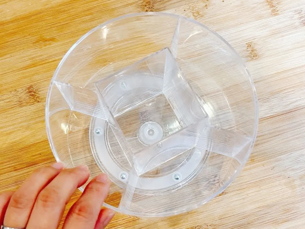 『ダイソー 回転できる透明収納ケース』の写真(撮影:キジカク)