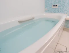 保温している風呂のイメージ写真