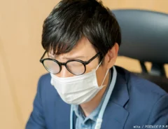 マスクでくもったメガネの写真