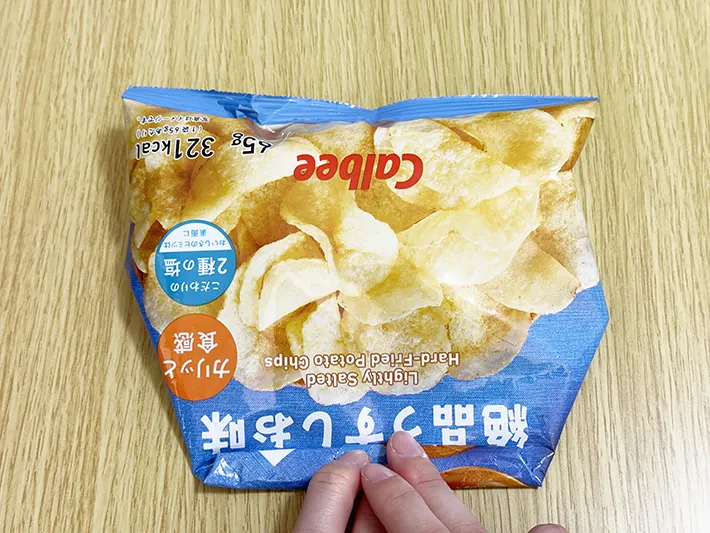 ポテトチップスの袋を5回折った画像（撮影：grapeライフハック編集部）