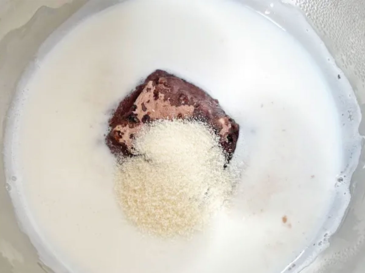 『おしるこフリーズドライあずきアイス』を作る写真(撮影:エニママ)