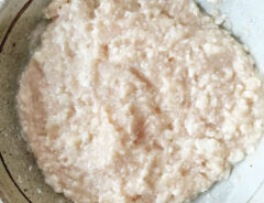 『ふんわりとろとろ レンチンつくね』を作る写真（撮影：エニママ）